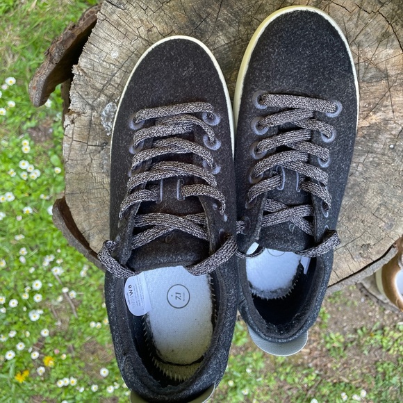 Two Pairs AllBirds Wool Pipers Size 8: One Black and one Brown - Picture 2 of 13